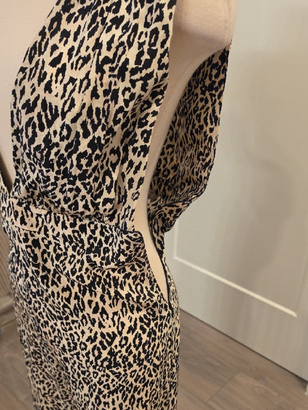 Tucker Leopard Print Deep-V Jumpsuit in Cream & Black 100% silk size S EUC - Picture 4 of 11